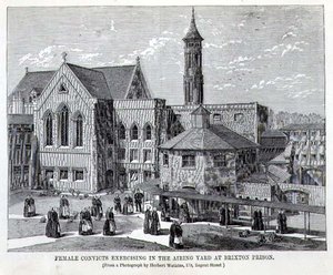 ブリクストン刑務所のエアリングヤードで運動する女性囚人たち（Henry Mayhew（1812-87）とJohn Binnyによる「The Criminal Prisons of London and Scenes of Prison Life」より 作： English School