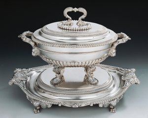 ジョージ3世スタイルの銀製チュリーン（トレイ付き