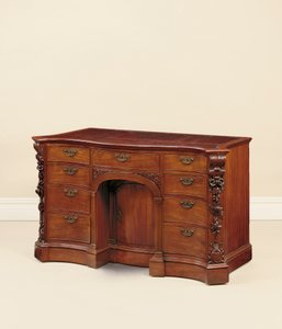 ジョージ3世のニーホールデスク、ライト＆エルウィック（fl.1747-71）、1760年頃（マホガニー） 作： English School