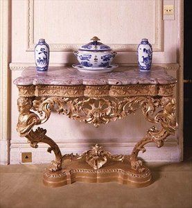 ジョージ2世の彫刻入りコンソールテーブル、1750年頃（ギルトウッド、大理石の天板 作： English School