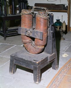 マイケルファラデー（1791-1867）の巨大な電磁石、1850年頃 作： English School
