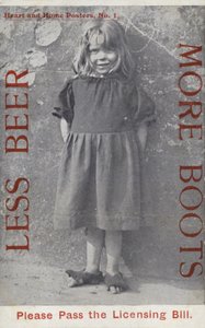 ビール少なめ、ブーツ多め（モノクロ写真） 作： 英語学校