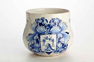ロンドンマリッジカップ、1688年（すりガラスの陶器） 作： English School