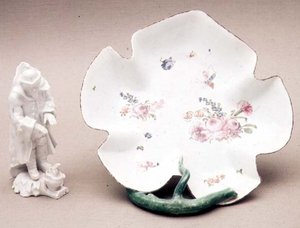 ロングトンホールの葉皿、1755年のトランブリーローズ、1758年の冬の図（磁器） 作： English School