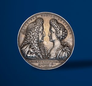 ウィリアムとメアリーの戴冠式を記念したメダル、1689年（銀色）（419668の表側） 作： English School
