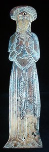 中産階級の女性の形をしたメモリアル真鍮、1520年頃（真鍮） 作： English School