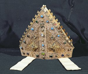 ウィリアムオブワイカムに属する留め継ぎ、14世紀後半または15世紀初頭（金、真珠、シルバーゴールド、模造ターコイズの布）