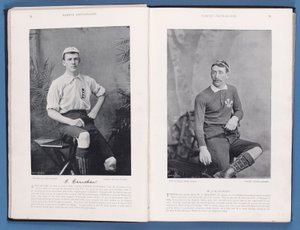 トーマス・クローショーとウィリアム・バンクロフトをフィーチャーした有名なフットボール選手1895-96のページ、1896 作： English School