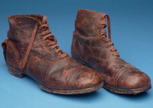 19世紀後半の茶色のブーツのペア（革） 作： English School