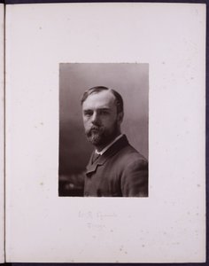 WR・シモンズの肖像、1900年頃（モノクロ写真） 作： English School