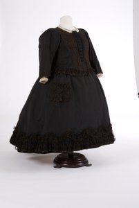ビクトリア女王のドレス、1890年代（シルク＆ネット） 作： English School