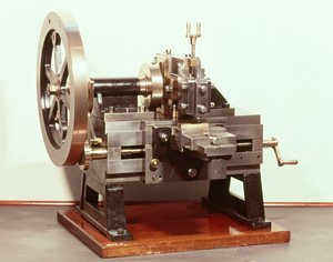 James Nasmyth（1808-90）によって設計された成形機 作： English School