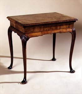 サイドテーブル、c.1710（ウォールナット）