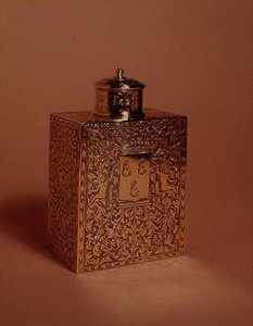 グリベリンのスタイルで装飾された茶箱、c.1700（銀の金箔） 作： English School