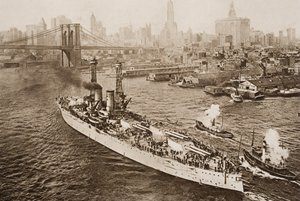 1920年に出版されたHGウェルズの「歴史の概要」からの図解、ニューヨークハーバーから出発するテキサス州アメリカ合衆国戦艦、ボリュームII 作： English School