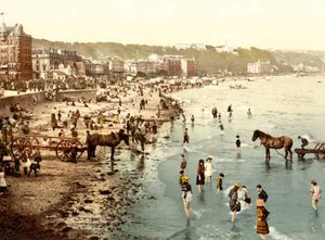 ビーチ、ダグラス（手彩色写真） 作： English School