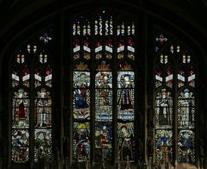 ビーチャムチャペルの東側の窓を描いた窓。それは1643年にピューリタンによって破壊されましたが、非常に巧みに復元されており、一部の人物は断片から再構成されています。おとこ 作： English School