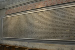 第一次世界大戦中に命を落としたオックスフォード大学ニュー・カレッジのメンバーへのメモリアル 作： Eric (workshop of) Gill