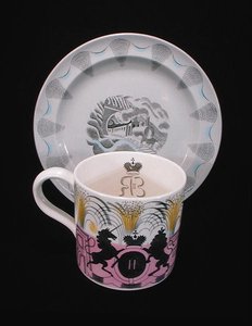 ウェッジウッド「コロネーション」マグカップと「トラベル」プレート 作： Eric Ravilious