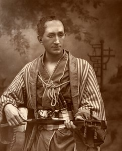 スコットランドのオペラ歌手であるダーワードレリーは、ギルバートとサリバンズのミカドで1887年に演奏されました。