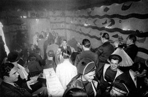 1931年、パリのモンパルナスにある居酒屋。 作： Ernest Flammarion