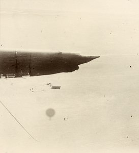 気球から高原を見下ろす。アーネスト・ヘンリー・シャクルトン卿のアルバム「National Antarctic Expedition（1901-1903）」より。 作： Ernest Henry Shackleton