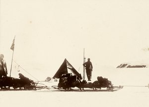 最南端：南緯85度17分、国立南極探検隊。アーネスト・ヘンリー・シャクルトン卿のアルバム「National Antarctic Expedition (1901-1903)」より。 作： Ernest Henry Shackleton