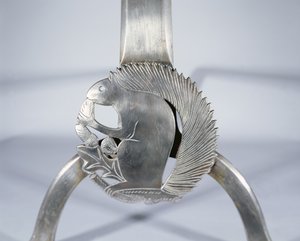 リスを描いたファイヤードッグ、1905-10年頃（ポリッシュドスチール）（詳細）