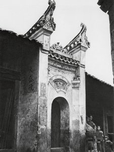 湖南省、家の入り口（モノクロ写真） 作： Ernst Boerschmann