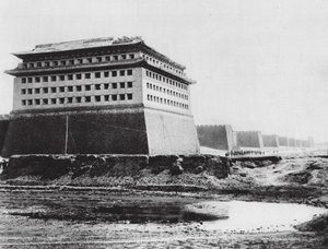 北京、池里、城壁（モノクロ写真）