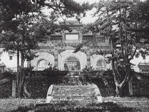 北京、四山、清一元、池里、北京近郊の西の丘にある彩釉門（モノクロ写真）