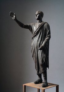 ローマ時代の弁士、アウレ・メテレ（弁士）-エトルリア時代のブロンズ彫刻、高さ：179cm、紀元前90～70年頃、イタリア・ピラ産-エトルリア文明。"ペルージャの司祭アウラス・メテルスは、演説者またはアリンガトーレと言う" 青銅像 作： Etruscan
