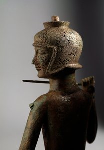 エトルリア文明：ブロンズの戦士の小像 作： Etruscan