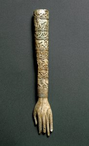 Etrusque antiquite: 象牙製のフラベラム（典礼用扇）の前腕または柄。バルベリーニ・ア・プレネステ（パレストリーナ）の墓から。紀元前7世紀。ローマ、ヴィラ・ジュリア国立博物館 作： Etruscan