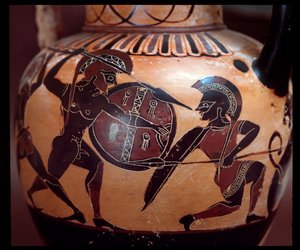 二人の兵士の決闘を描いたテラコッタ製アンフォラ 紀元前520～500年