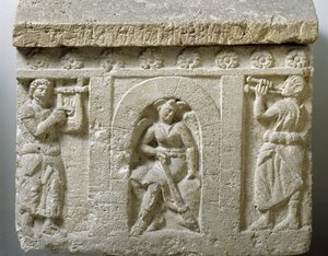 エトルリア美術。"地獄の入り口の死の精霊ラサ" キウシの壷の低浮彫り。紀元前3〜2世紀。パレルモ、ナツィオナル考古学博物館 作： Etruscan Etruscan