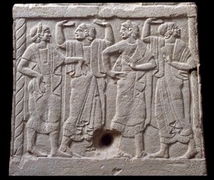 紀元前6世紀、イタリア、キウージの大理石製石碑の踊り子のレリーフ 作： Etruscan Etruscan