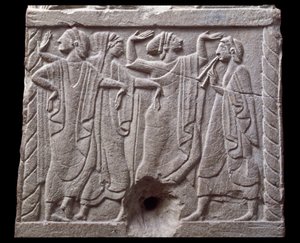 紀元前6世紀、イタリア、キウージの大理石製石碑の踊り子のレリーフ 作： Etruscan Etruscan