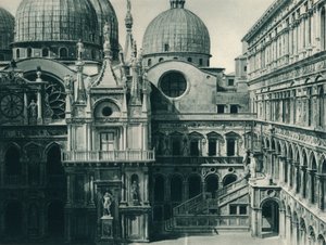 ドージェ宮殿の中庭、ヴェネツィア、イタリア、1927 作： Eugen Poppel