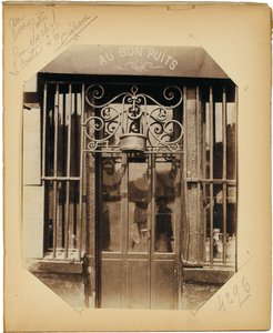 アルバム「古いパリの歴史のドキュメント」、1910年頃のページ 作： Eugène Atget