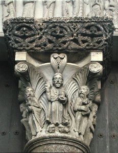 正面玄関の西側ポータルからのキリストの祝福を伴う柱頭の首都、1840年〜61年
