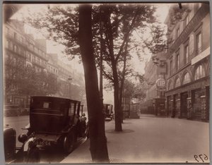 ボンヌ・ヌーヴェル大通り 作： Eugène Atget