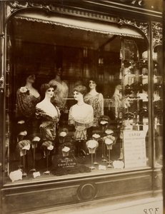 ストラスブール大通り 作： Eugène Atget