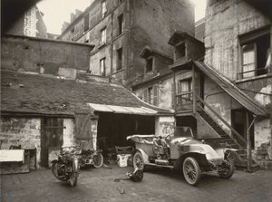 中庭、ヴァランス通り 作： Eugène Atget