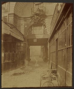 ドラゴン・ゲート 作： Eugène Atget