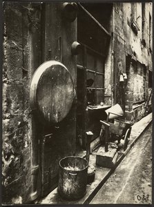 [レイニー通り（ブリキ職人の店、レイニー通り）) 作： Eugène Atget
