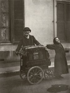 ストリートミュージシャン 作： Eugène Atget