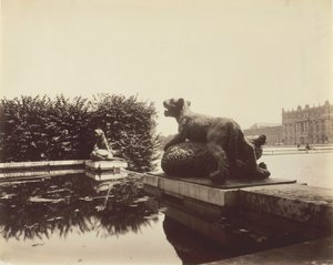 ベルサイユ、フォンテーヌ デュ ポワン デュ ジュール、ウーゾー作「熊を殺す虎」、1903 年。 作： Eugène Atget