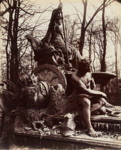 ヴェルサイユ、凱旋門の泉、1904年。 作： Eugène Atget