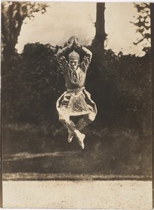 ヴァスラフ・ニジンスキーによるバレエ・オリエンタルでのシャモワーズ・ダンス 作： Eugène Druet